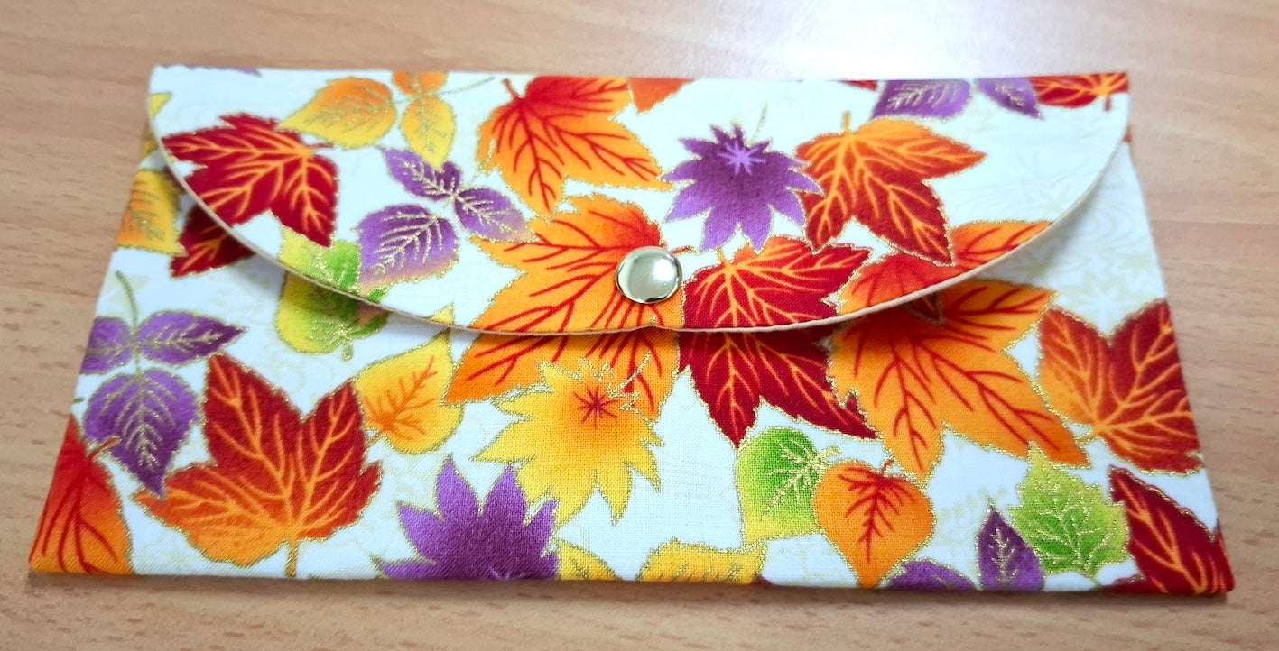 Beads Case w metallic button
