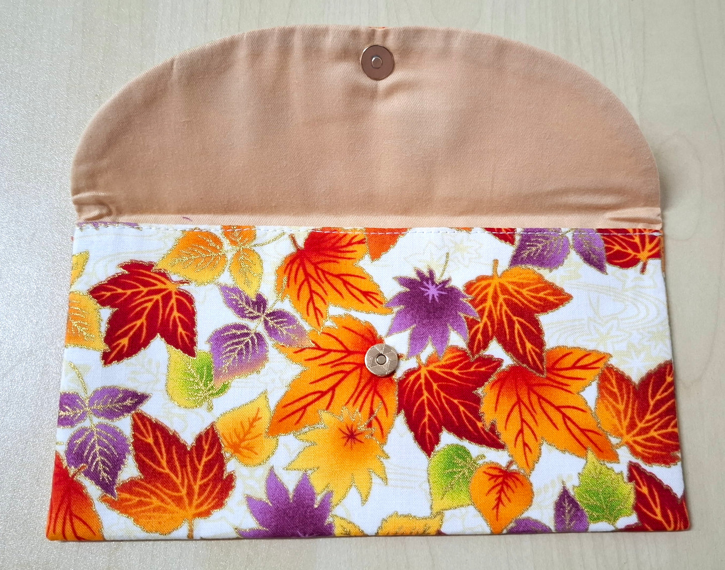 Beads Case w metallic button