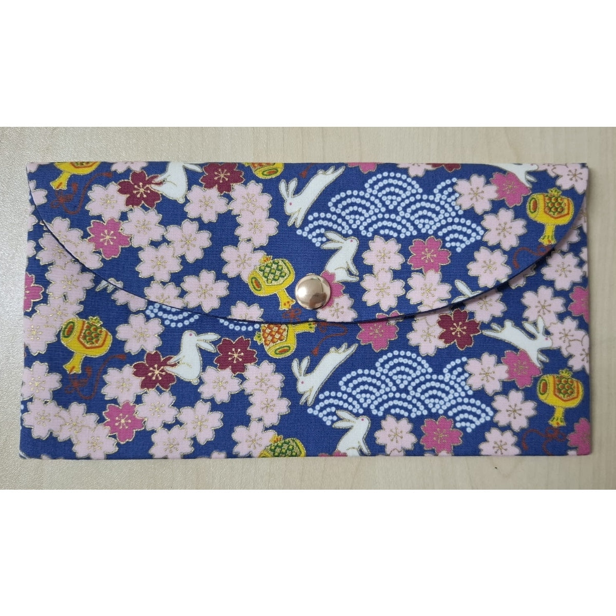Beads Case w metallic button